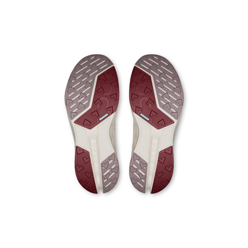 On cloudsurfer trail 2 women Lily/gardenia