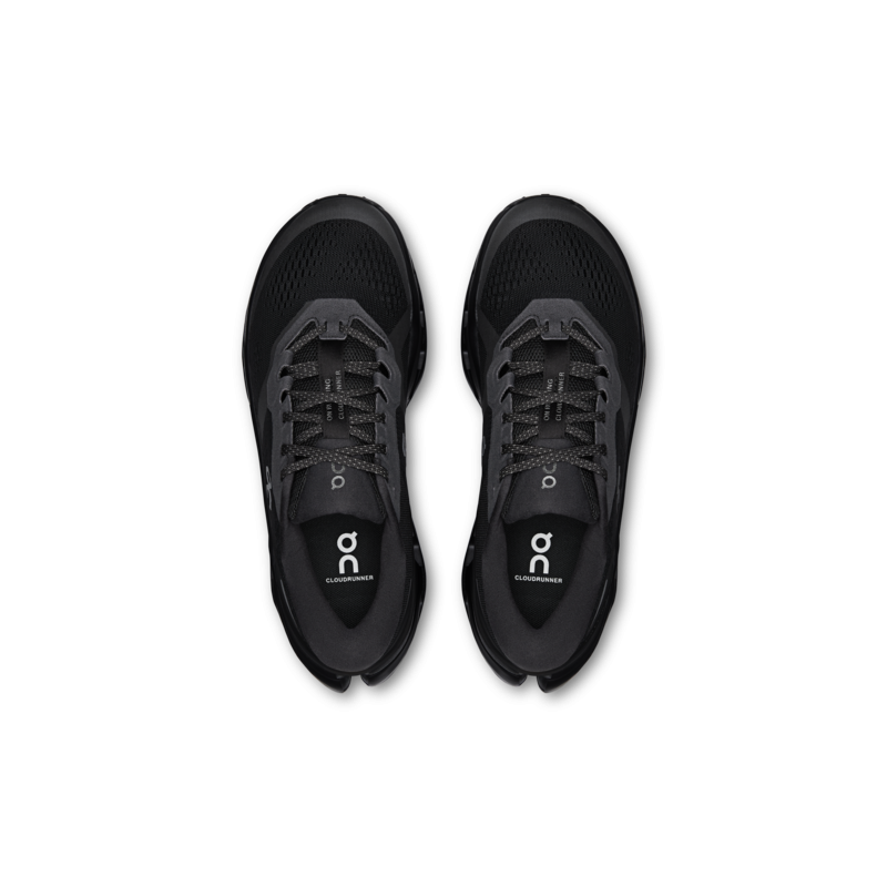 On cloudrunner 3 Black/black
