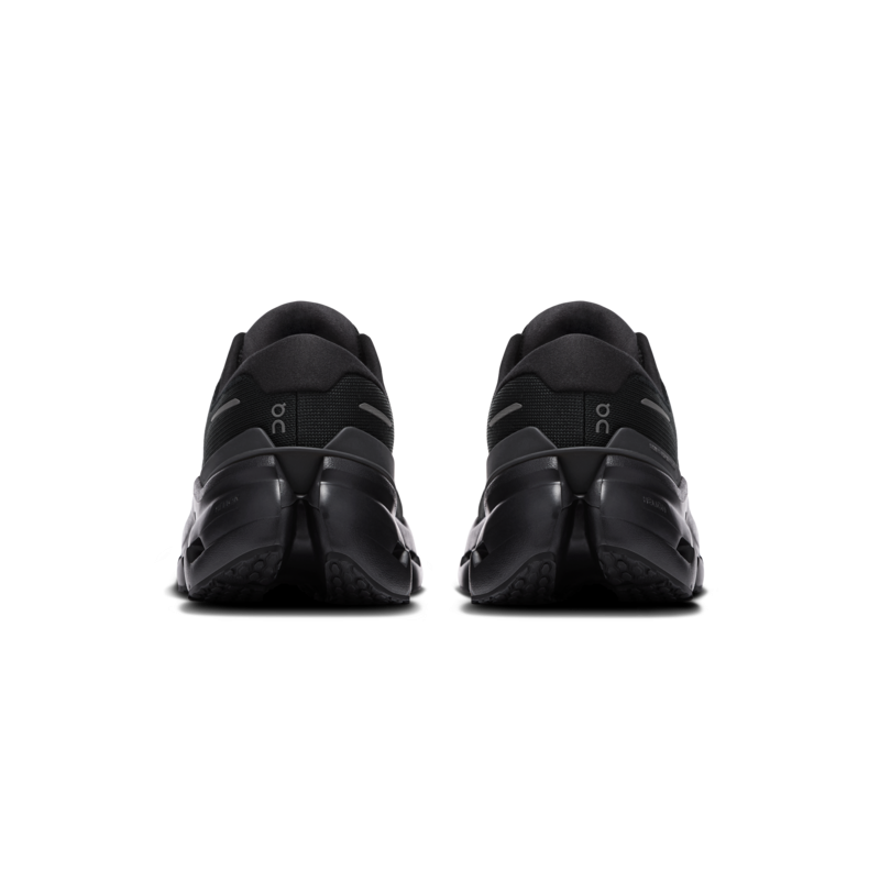 On cloudrunner 3 Black/black