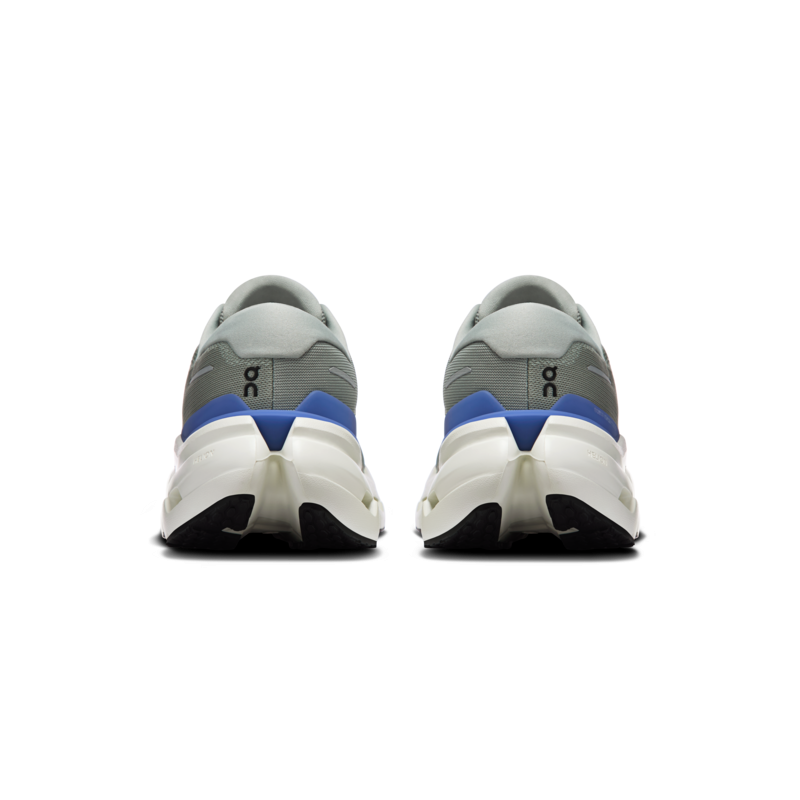 On cloudrunner 3 Tin/iceberg