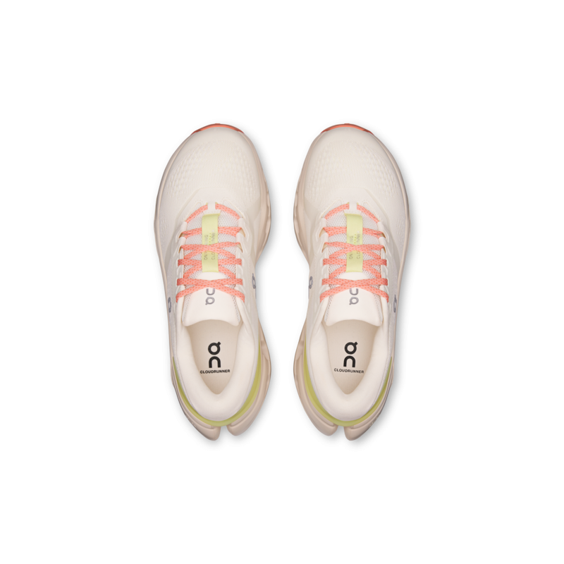 On cloudrunner 3 Ivory/dew