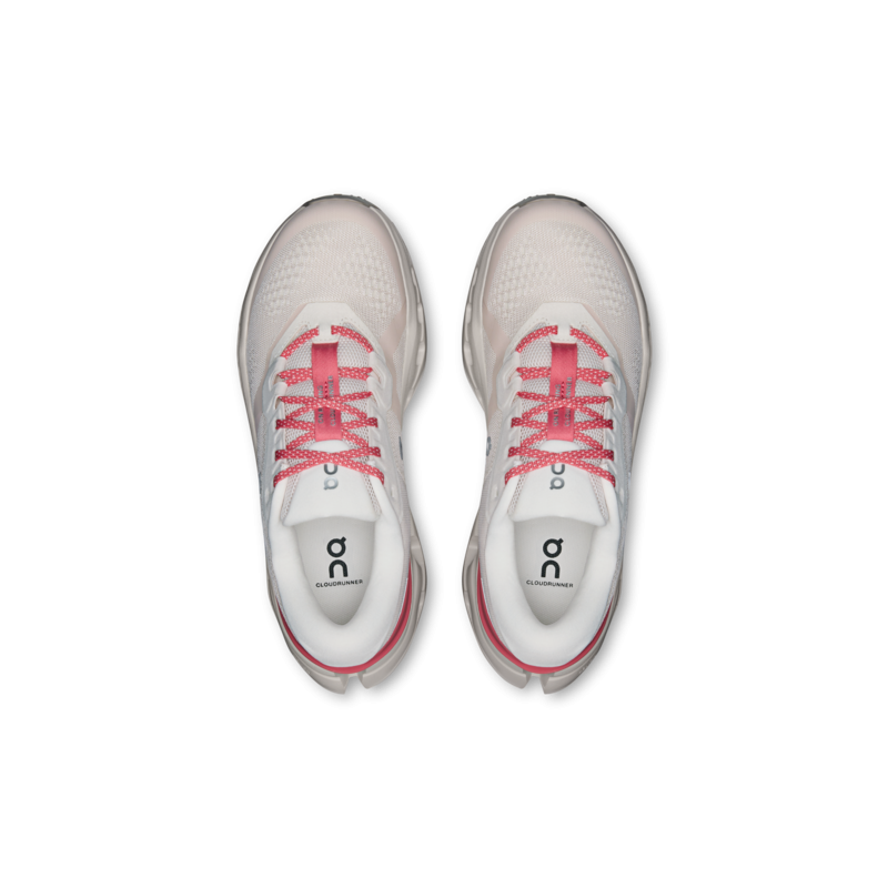 On cloudrunner 3 Oyster/Camellia